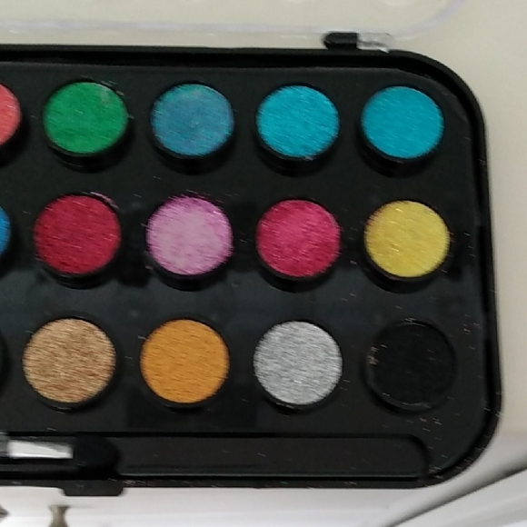 24 Glitter Eye Shadow kit Party Halloween Cosplay New Years Eve - Picture 9 of 16